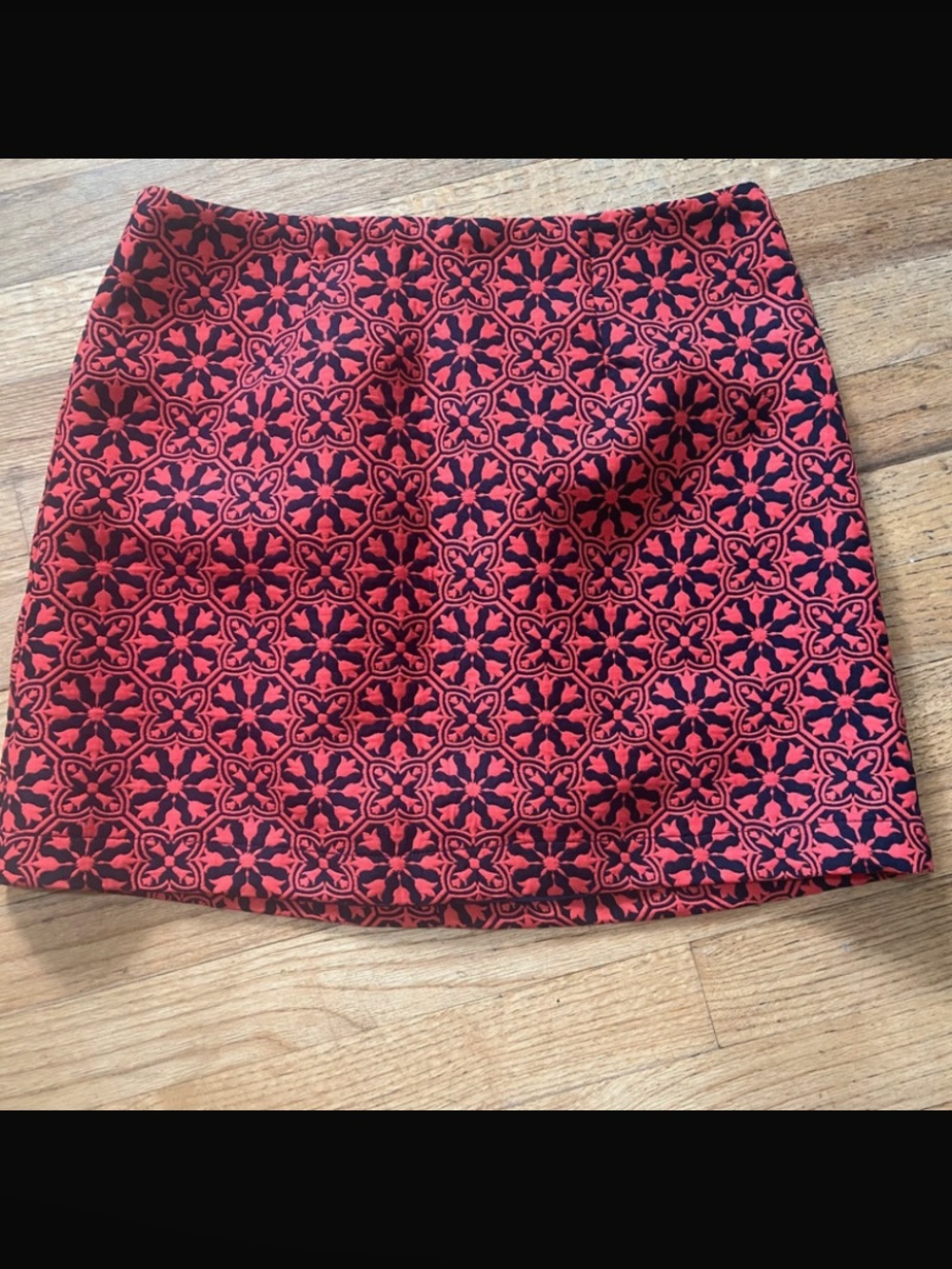 Forever 21 red and dark navy geometric floral medallion mini skirt Medium